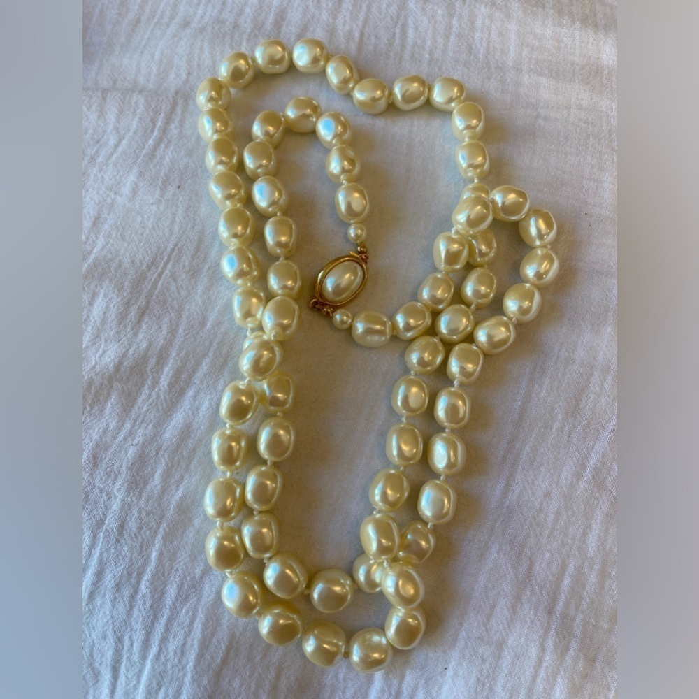 Glass Faux Pearls Hand Knotted Vintage Necklace Push Clasp - Picture 1 of 5